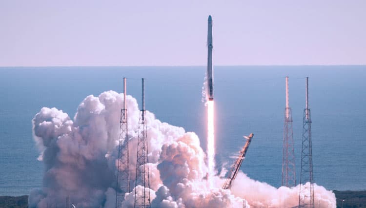 Sejarah Hari Ini: 28 September, Tragedi Lampung, Roket SpaceX Hingga Hari Kereta Api